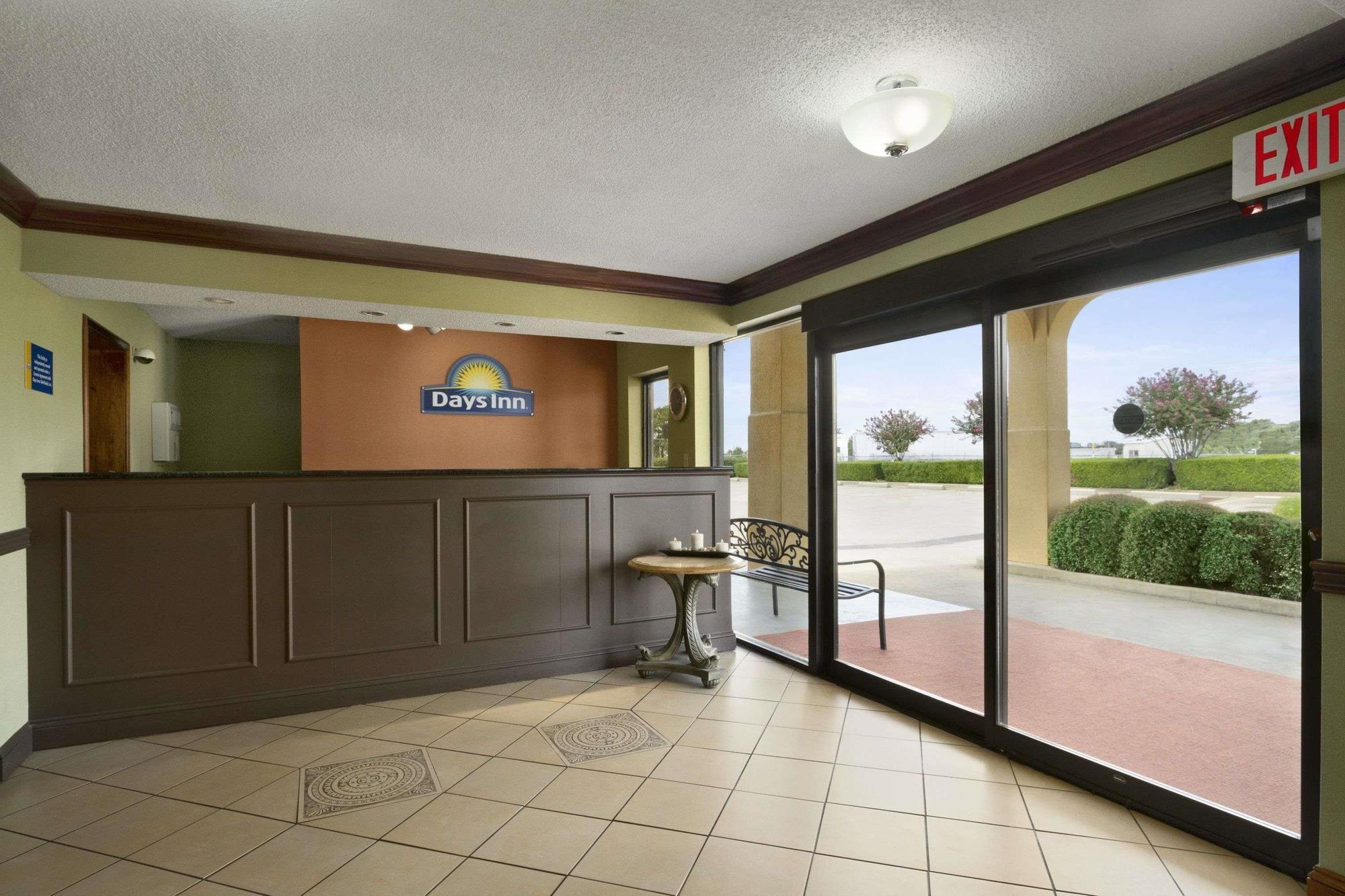 Days Inn By Wyndham Southaven Ms Esterno foto